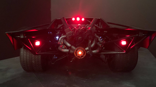El batmóvil de <i>The Batman</i> se deja ver en nuevas imágenes conceptuales